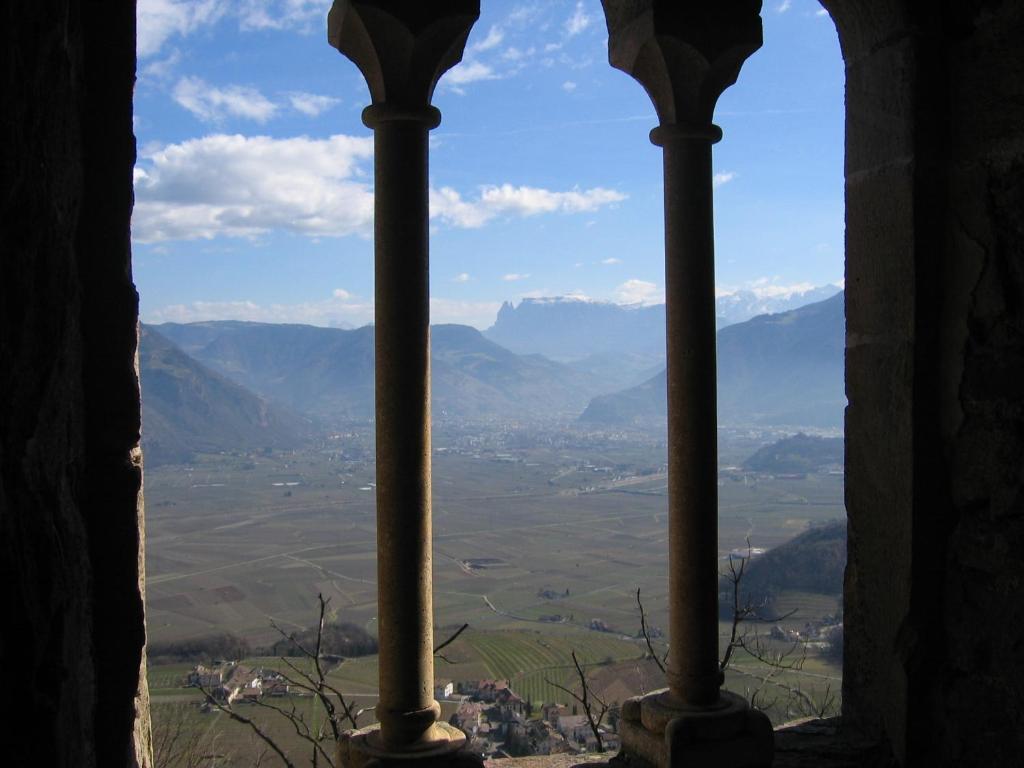 Schloss-Hof Appiano Sulla Strada Del Vino Exteriér fotografie